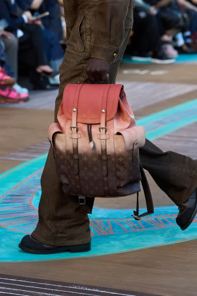 Look 62